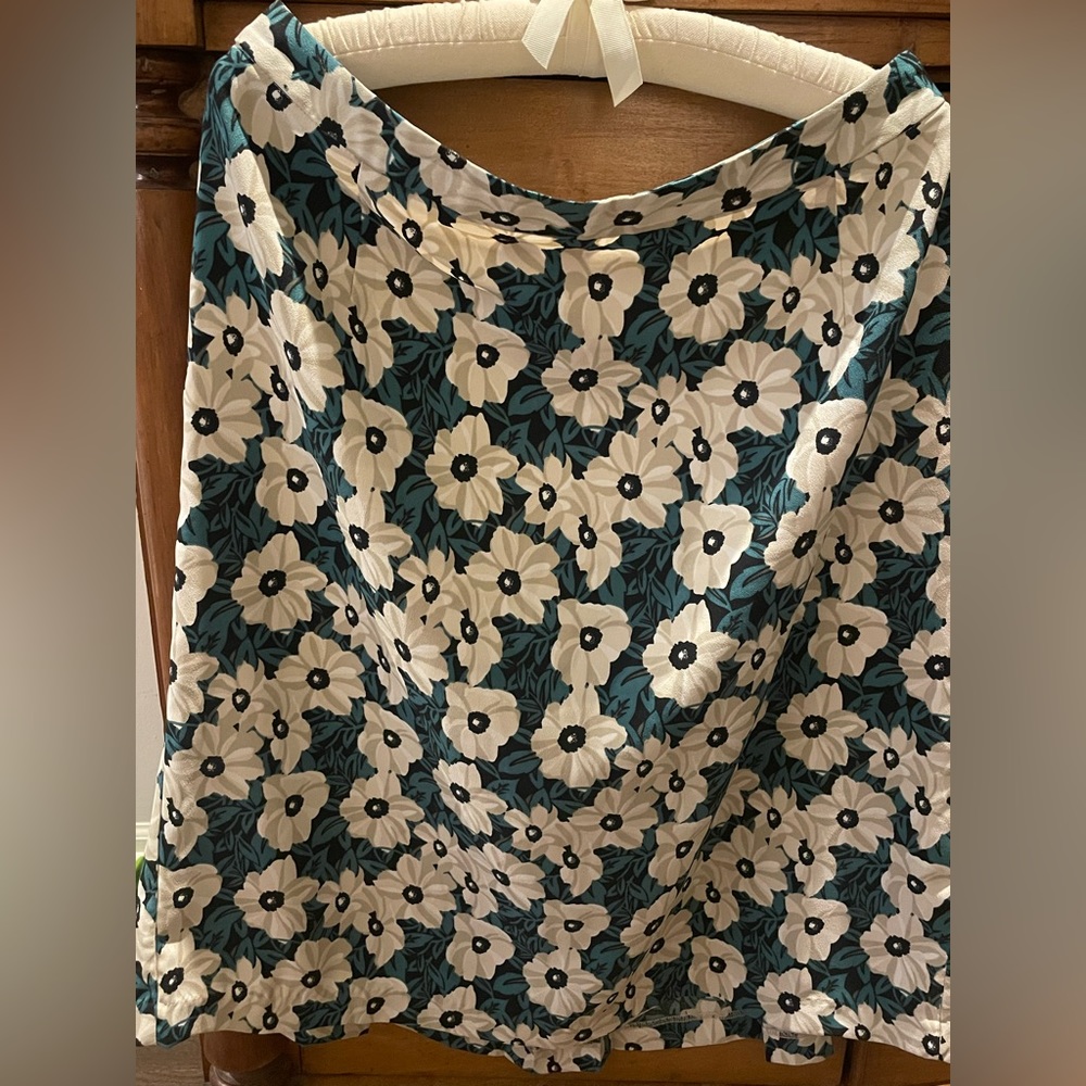 Beautiful Floral Who What Wear Skirt, Size 14